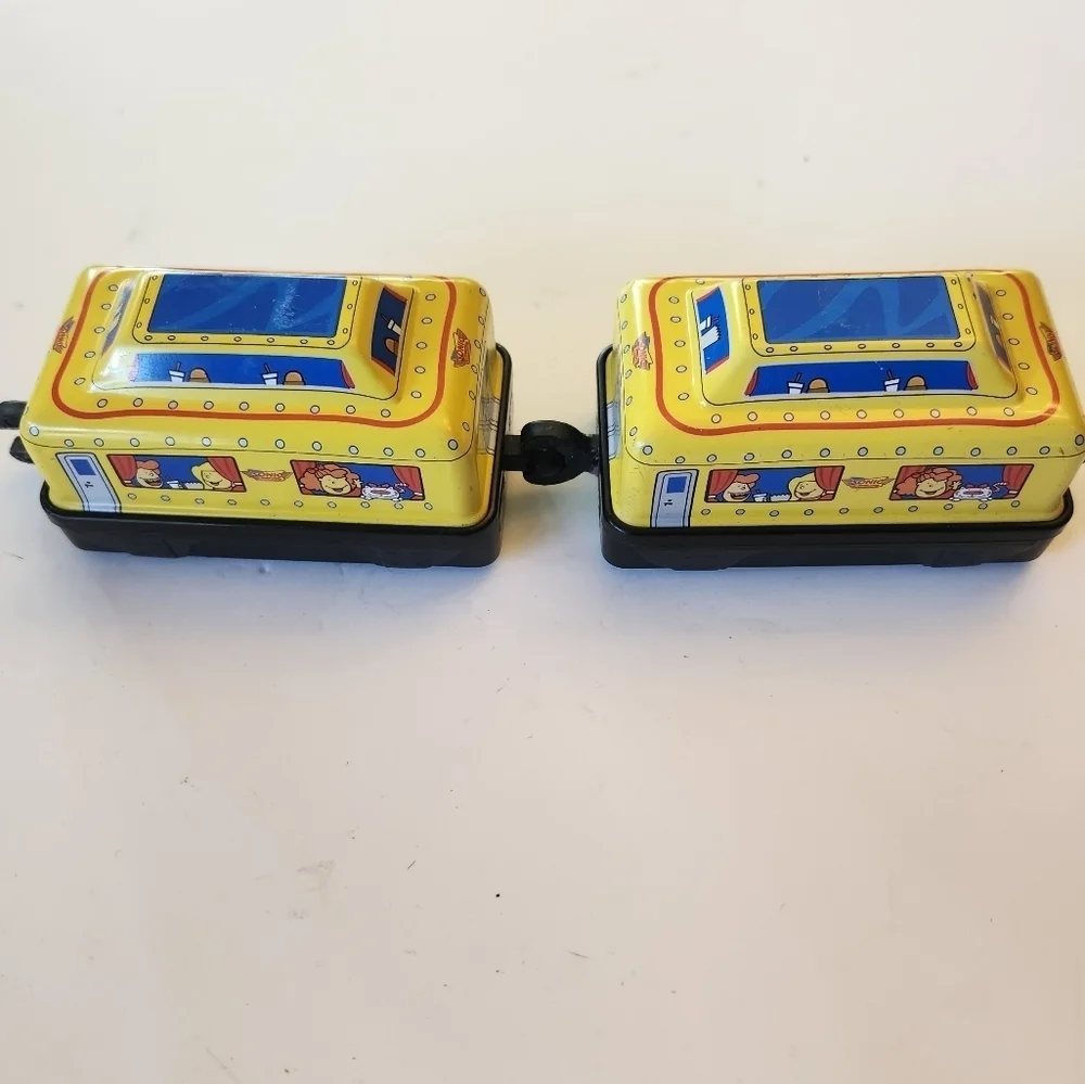 Vintage 2005 Sonic Whacky Pack Retro line metal train car toy set‎ of 2